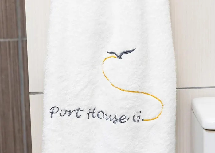 Seafront - Port House G Apartment